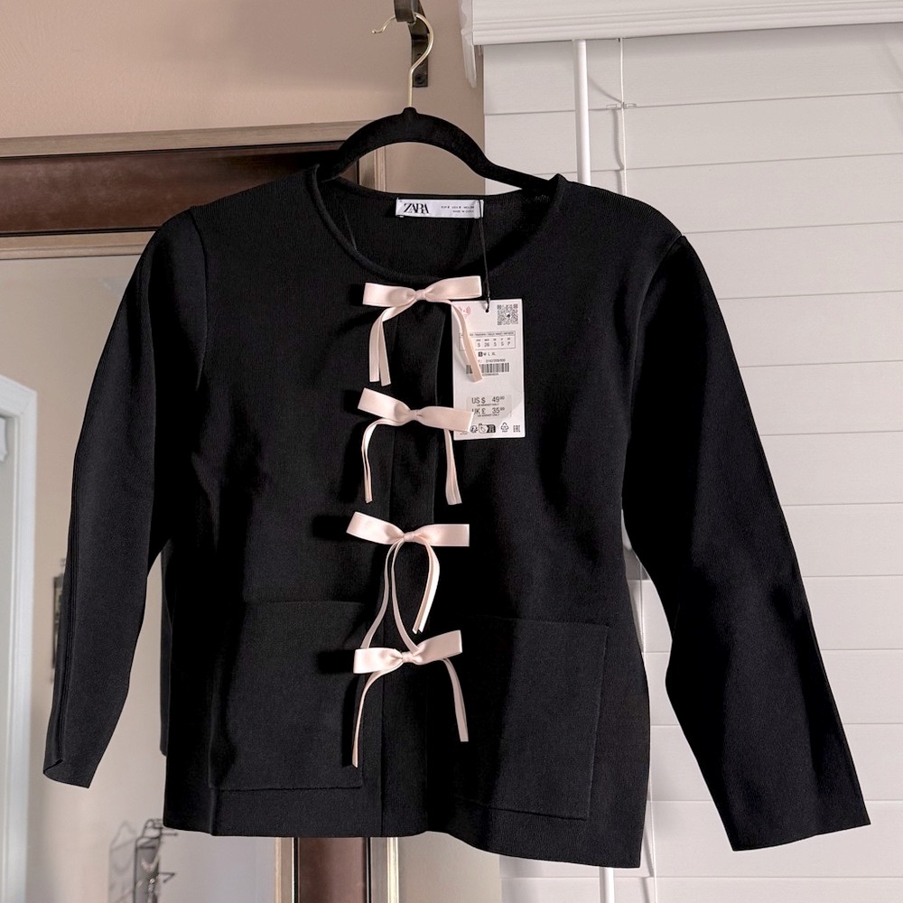 Zara NWT Black Top with Pink Ribbon Bows and Pockets size Small